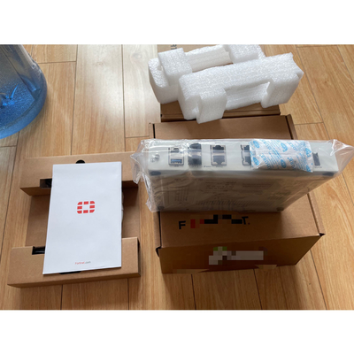FG-81F 8 x GE RJ45 Ports 2 x RJ45/SFP geteilte Medien WAN Ports 128 GB SSD Kompaktes Design